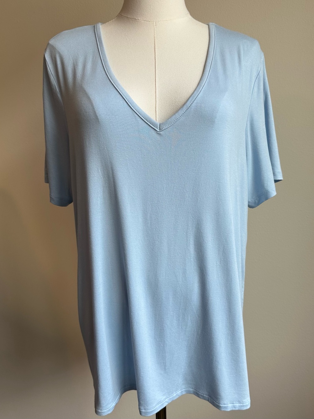 NWT! Old Navy Light Baby Blue V-Neck Simple Short Sleeve Tee Shirt | SIZE L